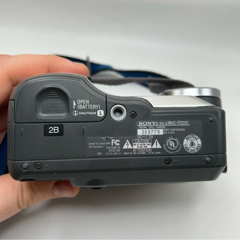JVC GR-AX75u Compact VHS Video Camera | Parts/Repair Untested